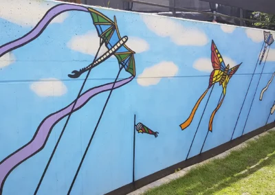 Drachen im Wind Fassadenbild